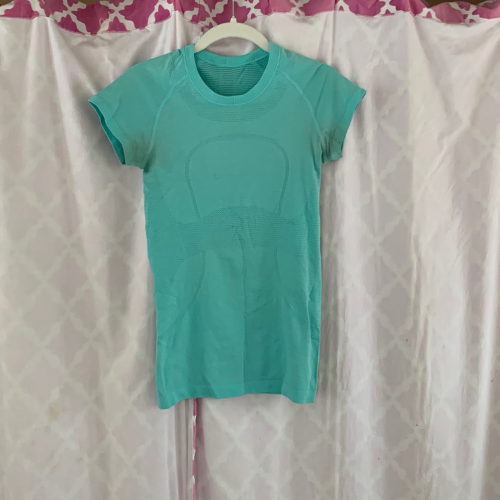 Lululemon swiftly tech short sleeve size 4